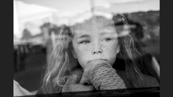 Jamie Johnson: Mädchen am Fenster © Kehrer Verlag Foto: Jamie Johnson