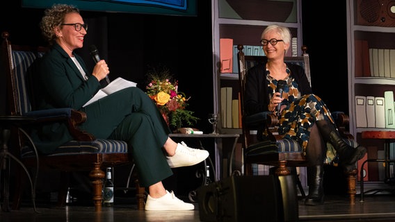 Dörte Hansen und Julia Westlake © Heinekomm Foto: Thomas Lorenzen