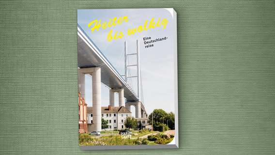 "Heiter bis wolkig. Eine Deutschlandreise" - Cover © Hatje Cantz Verlag Foto: David Carreño Hansen, Sven Stolzenwald, Christian A. Werner