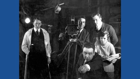 Am Set von "Der Bergadler" (1926) © 1926 Gainsborough / TASCHEN; Photo courtesy BFI National Archive 
