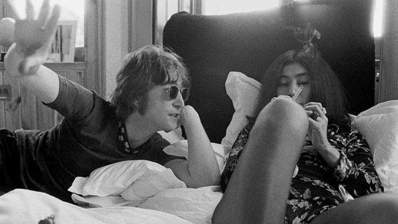 John & Yoko im Hauptschlafzimmer, 17. Juli 1971 © Yoko Ono Lennon Foto: Kieron Murphy