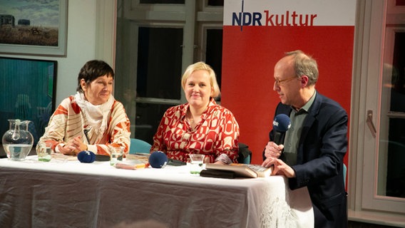 Angelika Klüssendorf, Anne Rabe, Christoph Bungartz (von links) © Heinekomm Foto: Reiner Binkowski