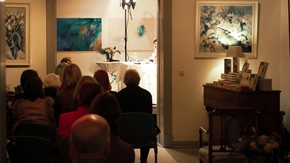 Publikum in einem Raum. © Heinekomm Foto: Reiner Binkowski