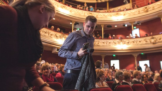 Publikum im Deutschen Theater Göttingen  Foto: Stefan Albrecht