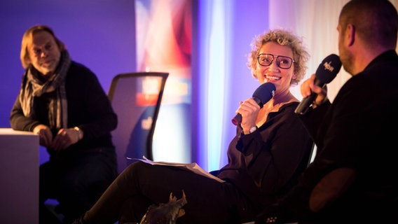 von links: Volker Lechtenbrink, Julia Westlake und Stefan Krücken  Foto: Stefan Albrecht