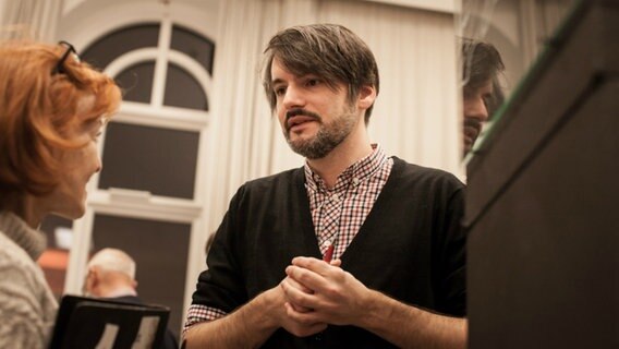 Saša Stanišić im Gespräch © NDR Foto: Stefan Albrecht