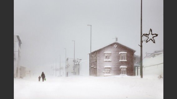 Bild aus: "Lost. In the Beauty of Bad Weather" © Christophe Jacrot Foto: Christophe Jacrot