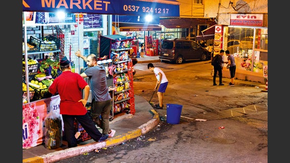 Istanbul bei Nacht, 48 © Steidl Verlag Foto: Orhan Pamuk