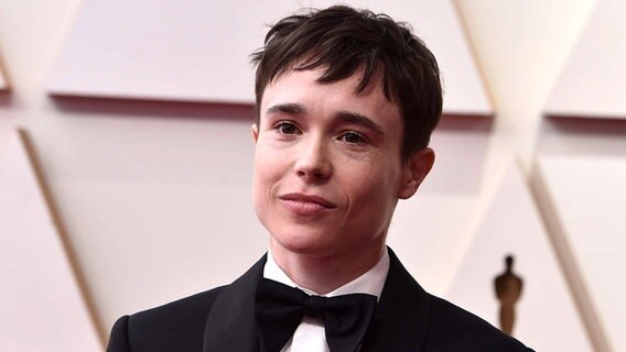Elliot Page im Smoking bei einem Hollywood-Event © Jordan Strauss/Invision/dpa +++ dpa-Bildfunk Foto: Jordan Strauss