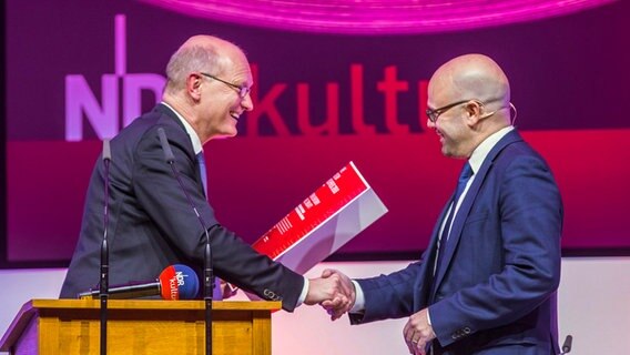 Bei einer Gala im Schloss Herrenhausen wird der NDR Kultur Sachbuchpreis 2018 vergeben. © NDR Foto: Axel Herzig