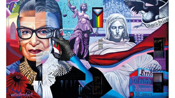 Ein buntes Wandbild mit einer älteren Dame mit markanter Brille im Vordergrund Ein buntes Wandbild mit einer älteren Dame mit markanter Brille im Vordergrund © ELLE Foto: ELLE