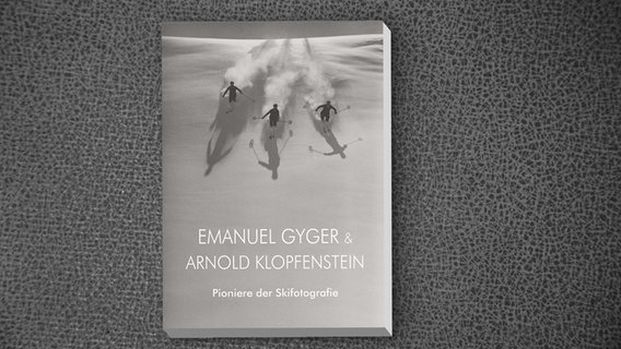 Emanuel Gyger / Arnold Klopfenstein: "Pioniere der Skifotografie" (Cover) © Regenbrecht Verlag Foto: Emanuel Gyger / Arnold Klopfenstein