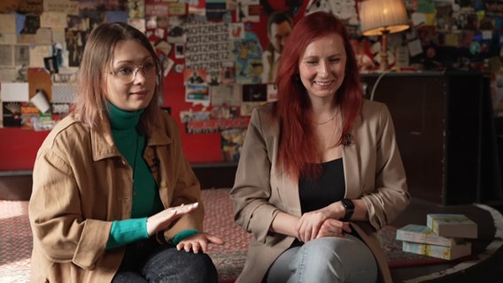 Die Autorinnen Elena Malisowa und Katerina Silwanowa © NDR Screenshot 