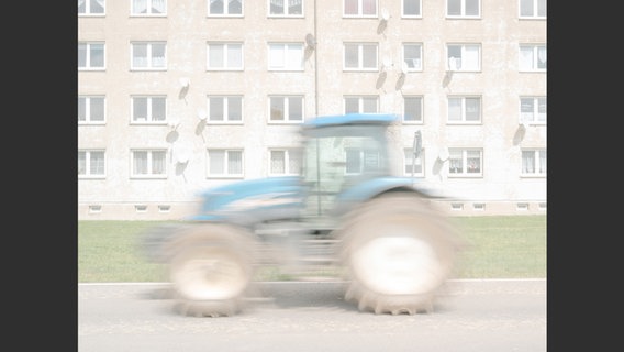 Bild aus dem Buch "Stadt Land Dorf Betrachtungen zwischen Rollrasen und Heuballen" © Knesebeck Verlag 