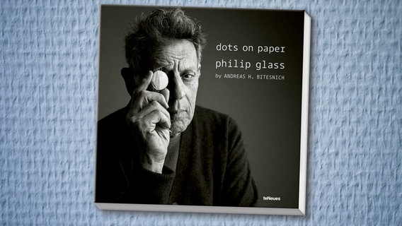Buchcover: dots on paper. Über Philip Glass © TeNeues Verlag 