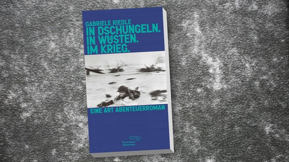 Cover von Gabriele Riedles "In Dschungeln. In Wüsten. Im Krieg." © Die andere Bibliothek 