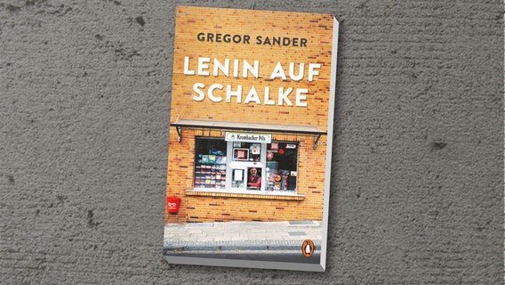Buchcover: Gregor Sander - Lenin auf Schalke © Penguin Verlag 