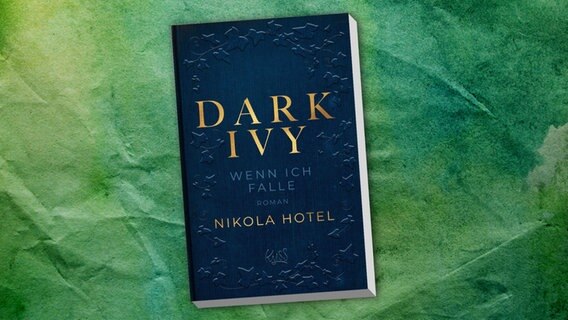 Cover von "Dark Ivy. Wenn ich falle" von Nikola Hotel Cover von "Dark Ivy. Wenn ich falle" von Nikola Hotel © Rowohlt Taschenbuch
