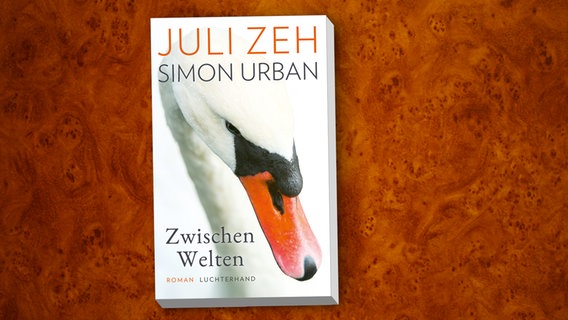 Buchcover von "Zwischen Welten" von Juli Zeh und Simon Urban. © Luchterhand Verlag 