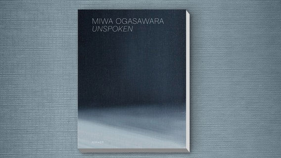 Cover des Bildbands "Unspoken" mit Bildern von Miwa Ogasawara © Hirmer Verlag 