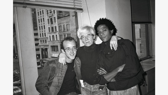 Keith Haring, Andy Warhol and Jean-Michel at Andy’s studio at 860 Broadway, April 23, 1984 © Michael Dayton Hermann, The Andy Warhol Foundation for the Visual Arts / Taschen Verlag 