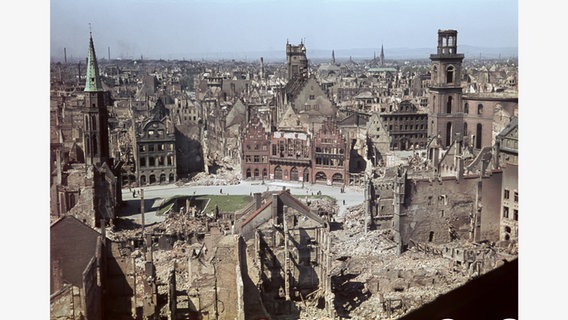 Frankfurt nach den Luftangriffen vom März 1944 © Kehrer Verlag Foto: Dr. Paul Wolff & Tritschler, Historisches Bildarchiv Offenburg
