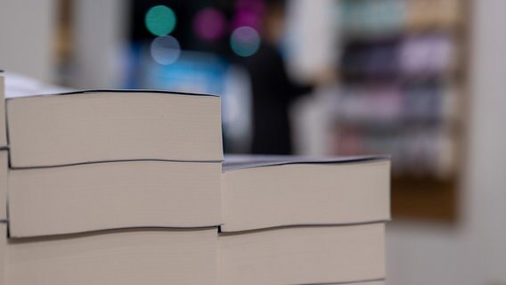Bücher © picture alliance/dpa Foto: Sebastian Gollnow
