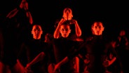 Tänzer auf der Bühne © Staatsoper Hannover/ Foto: Carlos Quezada