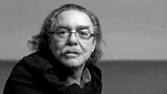 Wolfgang Engel blickt im Porträt in die Kamera © picture alliance / ZB | Robert Michael Foto: Robert Michael