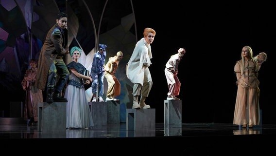 Szene aus der Oper "Il Cambise" auf der Bühne der Oper Kiel © Olaf Struck 