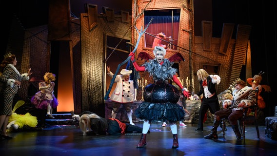 Szene aus "Dornröschen" am Neustrelitzer Theater Szene aus "Dornröschen" am Neustrelitzer Theater © TOG/Jörg Metzner Foto: Jörg Metzner