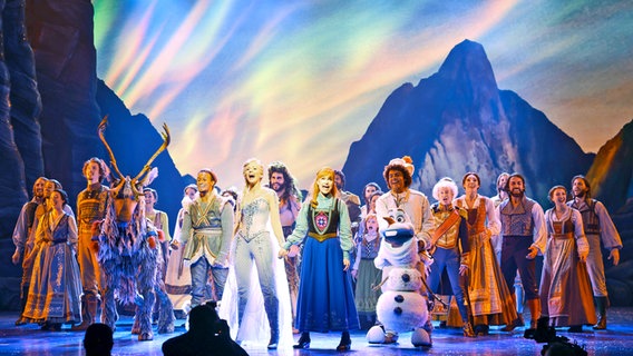 Die Deutschlandpremiere des Musicals "Die Eiskönigin" auf der Bühne im Stage Theater an der Elbe. © Christian Charisius/dpa +++ dpa-Bildfunk +++ Foto: Christian Charisius