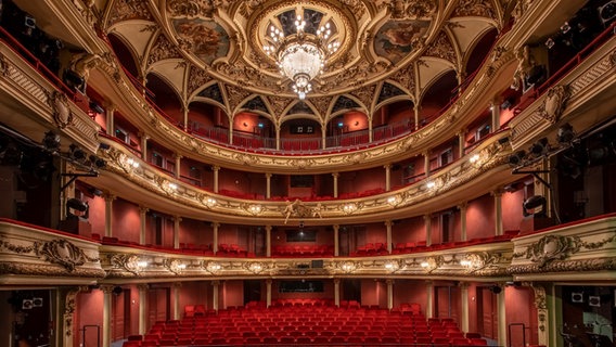 Ein prunkvoller Theatersaal © Oldenburgisches Staatstheater Foto: Stephan Walzl