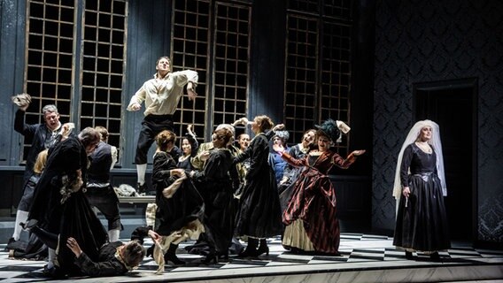 Szene aus einer Inszenierung von "Die Hochzeit des Figaro" in der Staatsoper Hannover © Sandra Then 