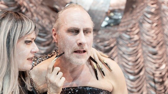 Szene aus dem Stück "König Lear" im Thalia Theater mit Wolfram Koch als König Lear. © Thalia Theater Foto: Armin Smailovic