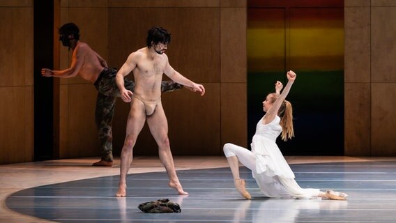 Szene aus dem Ballett "Odysseus" © Kiran West/Hamburg Ballett Foto: Kiran West