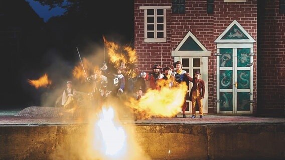 Szenenbild aus dem Anklamer Open Air "Die Peene brennt" © Vorpommersche Landesbühne 