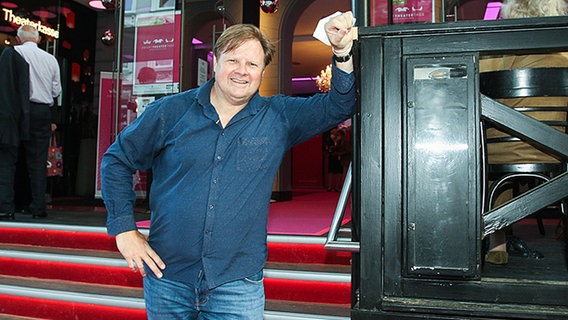 Michael A. Grimm Gewinner in der Kategorie "Komödie" posiert bei den 10. Privattheatertagen © Hamburger Privattheatertage 