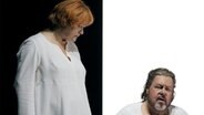 Eine Frau steht in weißem Gewand neben einem Mann, der auf dem Boden sitzt und ebenfalls weiß trägt. © picture alliance/dpa/Festspiele Bayreuth | Enrico Nawrath Foto: Enrico Nawrath