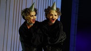 Mengqi Zhang (als Papagena) und Jennifer Böhm (als Papagena) am Theater Kiel © Olaf Struck 