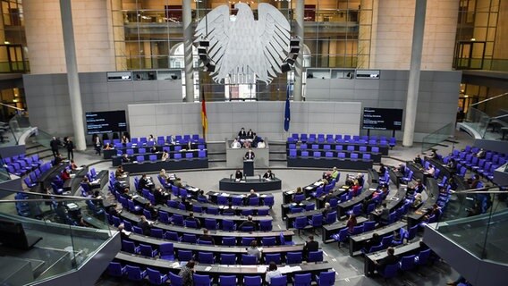 Plenarsaal im Deutschen Bundestag © dpa Foto: Kira Hofmann