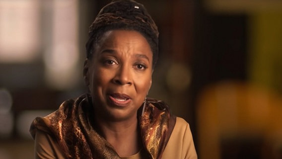Kimberlé Crenshaw Kimberlé Crenshaw © picture alliance / Everett Collection | ©HBO Max/Courtesy Everett Collection
