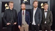 Das Danish String Quartet posiert bei den Grammy Awards im Staples Center in Los Angeles für ein Gruppenbild. © picture alliance / newscom | JIM RUYMEN 