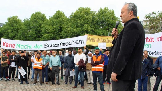 Demonstration der Muslime gegen Gewalt und Terror in Hannover © Emin Altiner 