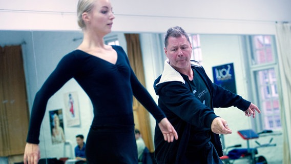 Ralf Dörnen und eine Tänzerin © picture alliance / dpa | Stefan Sauer 