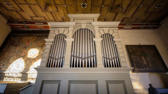 Die Orgel der Dorfkirche Mecklenburg © NDR Foto: Heiko Preller