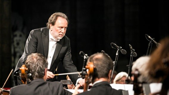 Riccardo Chailly am Pult © picture alliance / FOTOGRAMMA | Stefano De Grandis 