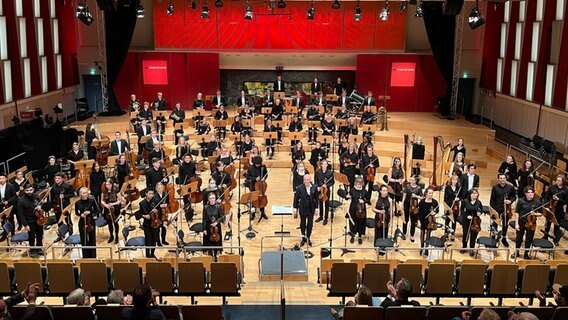 Das Felix Mendelssohn Jugendorchester im Rolf-Liebermann-Studio © Nora Schmidtke 