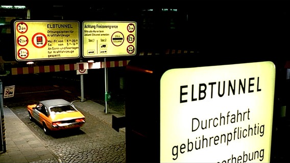 Eine Szene aus dem Film "Absolute Giganten" am Alten Elbtunnel © X Filme 