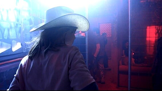 Eine Szene aus dem Film "Absolute Giganten" mit Julia Hummer © X Filme 